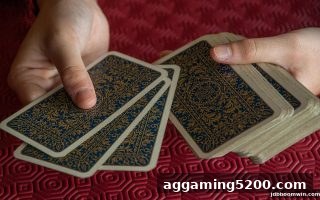 jdb电子爆奖指南：真人报牌频率、竞技策略与充值优惠的理性运用法则